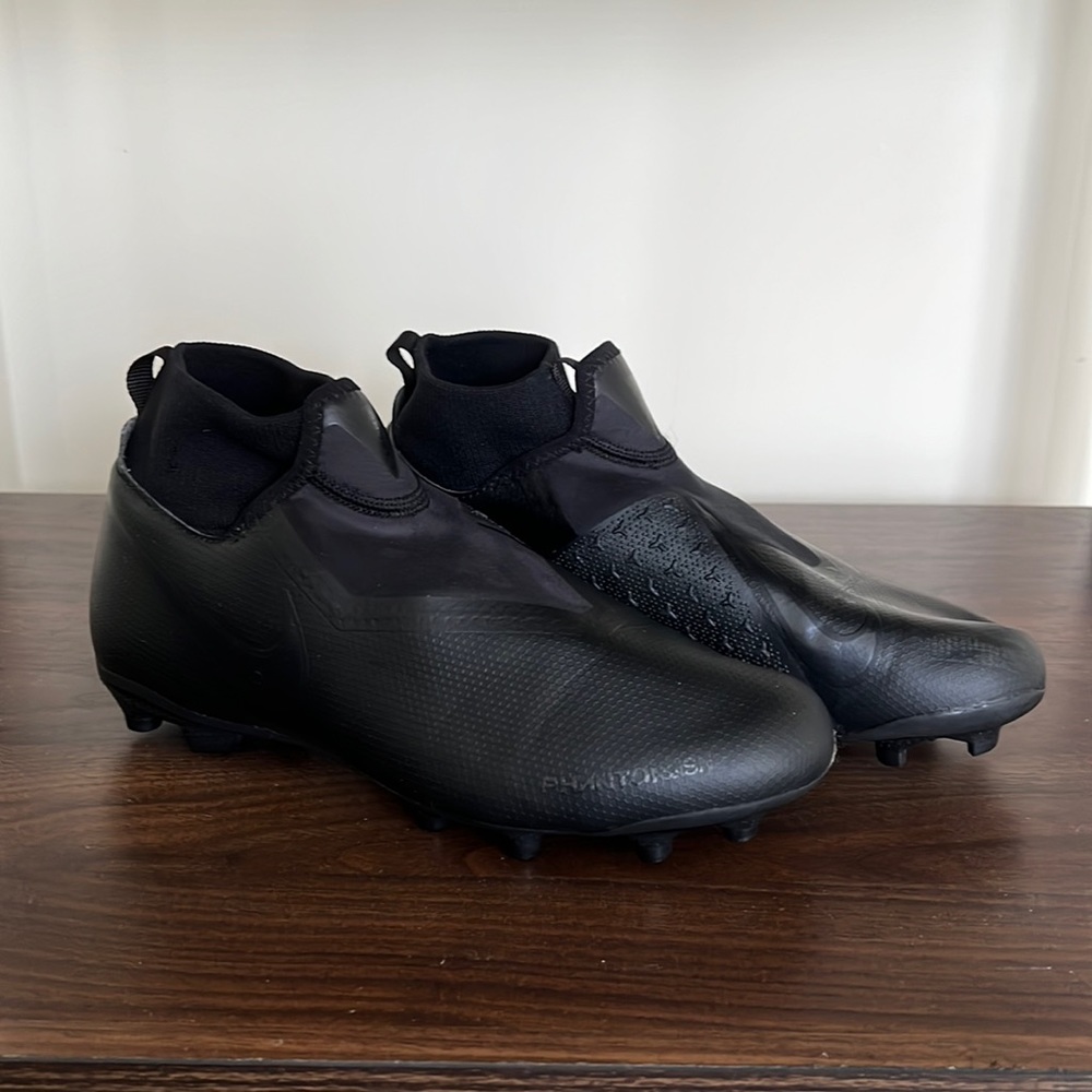 NIKE Phantom Cleats